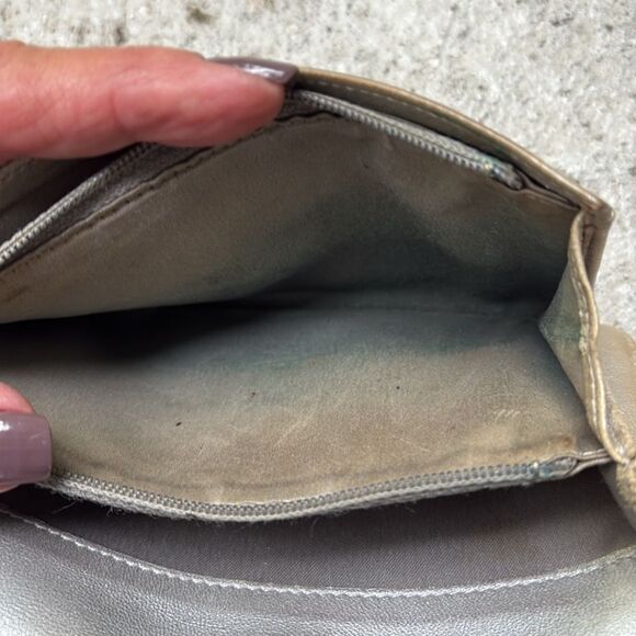 Vintage Chanel Camellia wallet - Picture 13 of 16